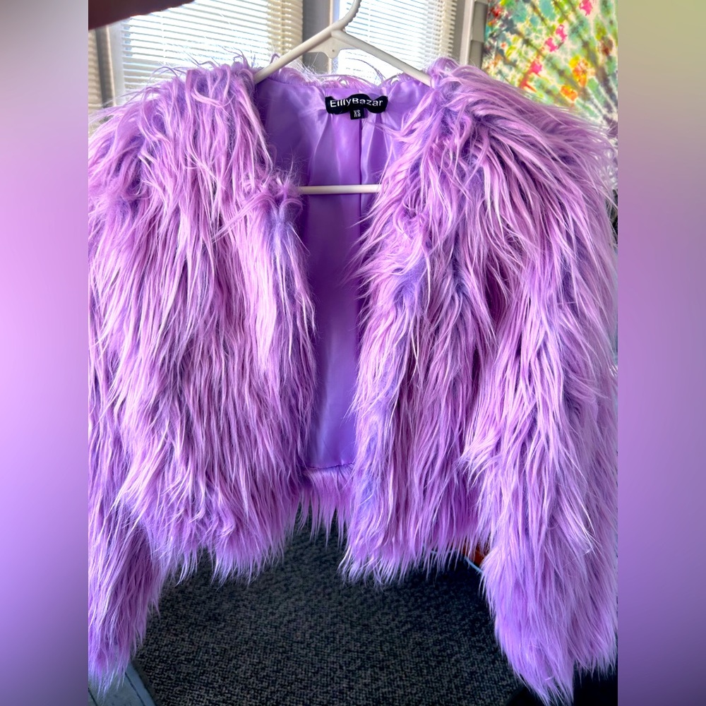 Faux fur coat for your midnights era 💅